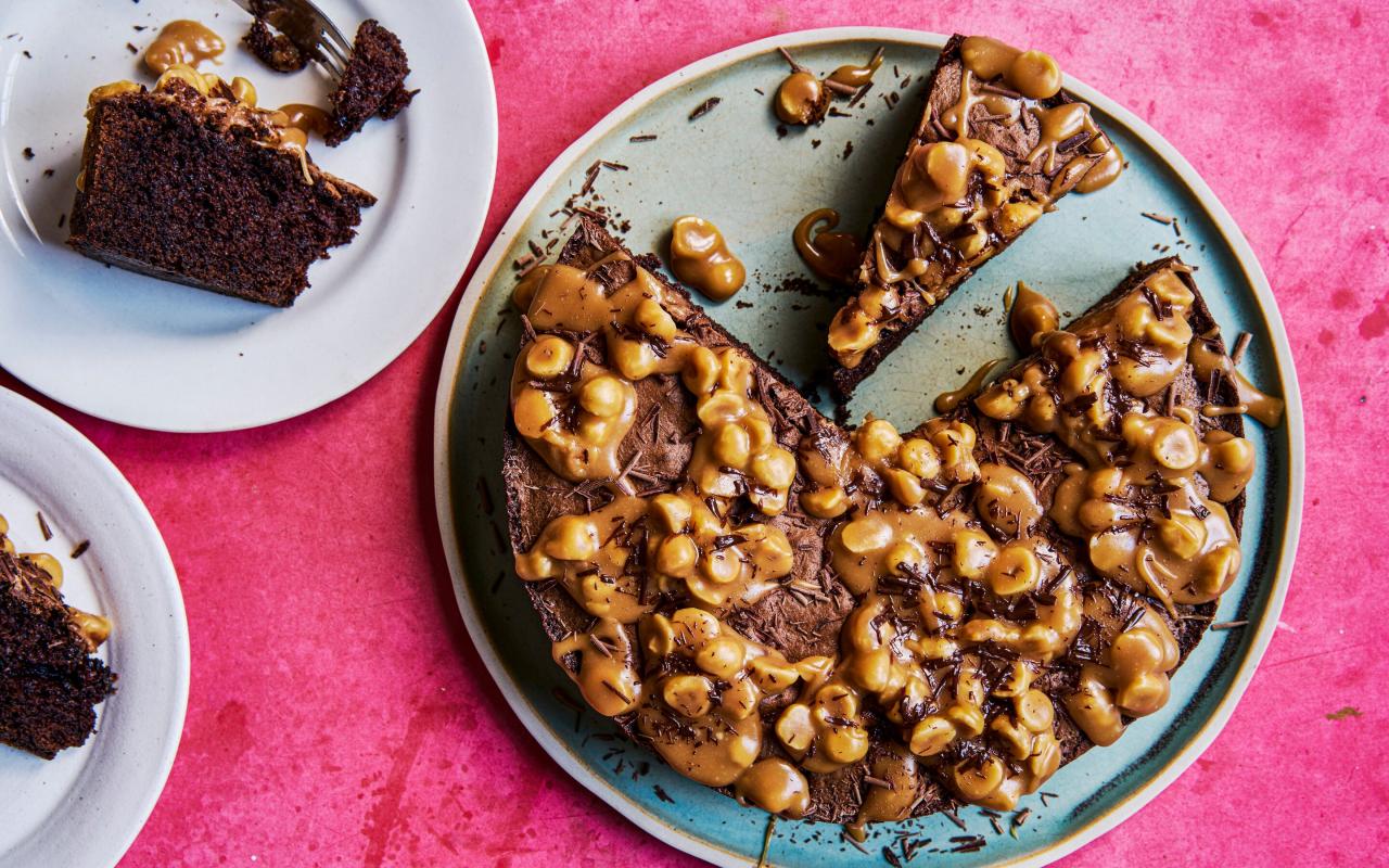 Chocolate and caramel-hazelnut cake recipe