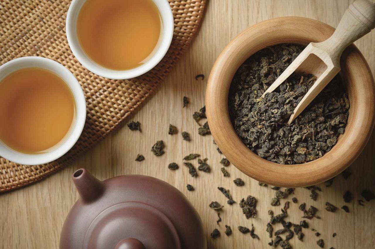Oolong Tea: Benefits, Nutrition, and Risks