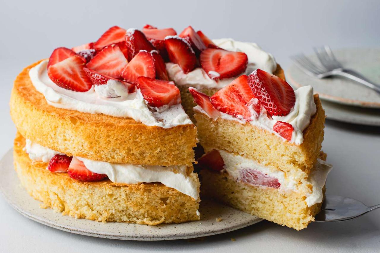 Strawberry and Cream Sponge Cake Recipe
