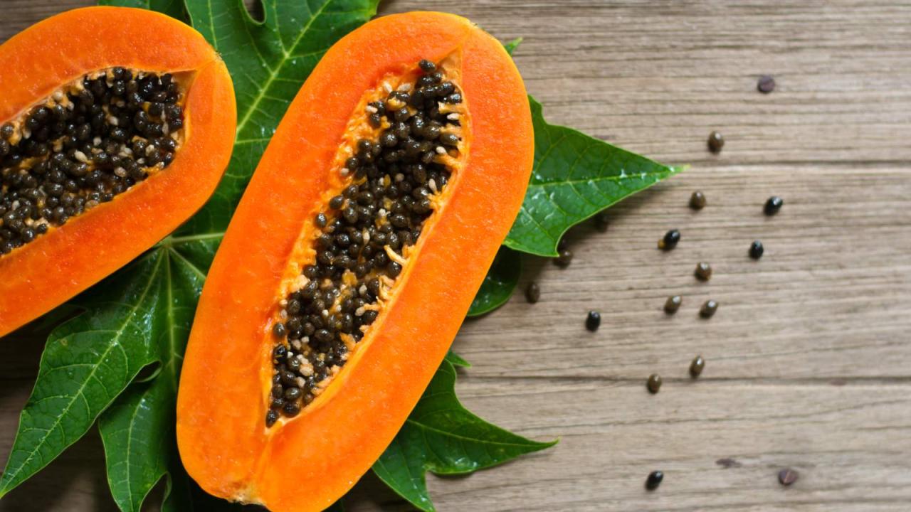 7 health benefits of papaya seeds | HealthShots