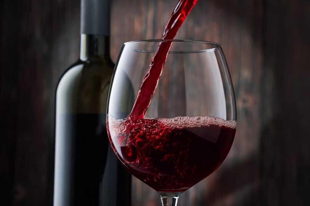 Is there a correlation between acute and chronic red wine intake and health?